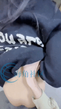 [补档]海角真实乱伦大神【意淫自己妹妹】妹妹在厨房和爸爸打电话 趁机按在餐桌上奸淫 妙龄酮体小穴真嫩 火力输出干肿蜜穴[1G]